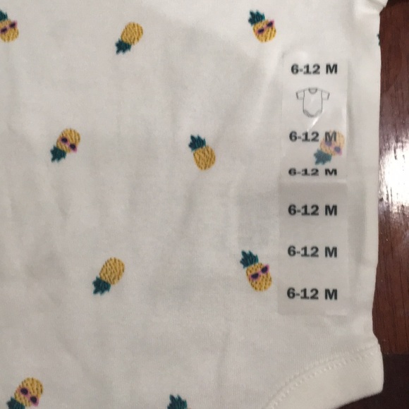 6-12mo onesie old navy - Picture 3 of 3